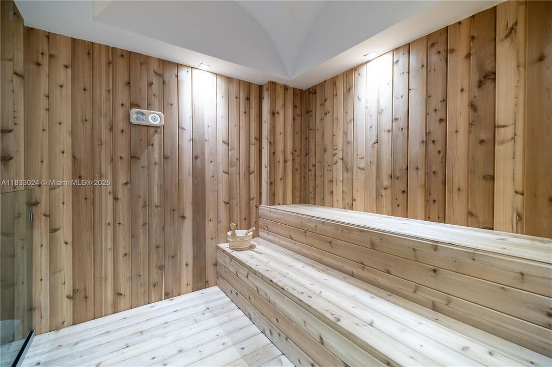 For Sale: $455,000 (0 beds, 1 baths, 717 Square Feet)