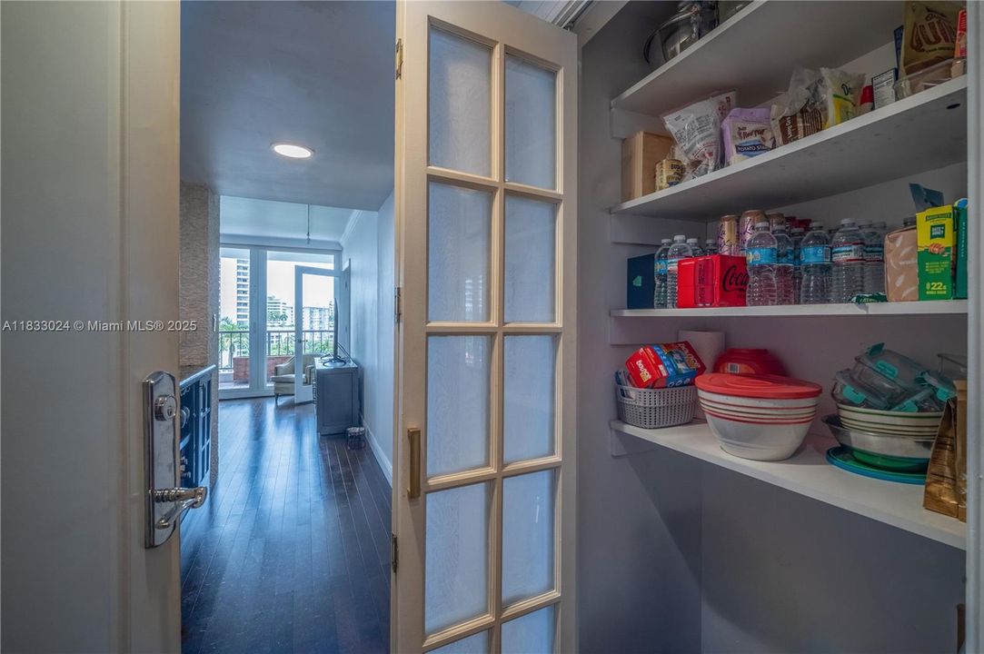 For Sale: $455,000 (0 beds, 1 baths, 717 Square Feet)