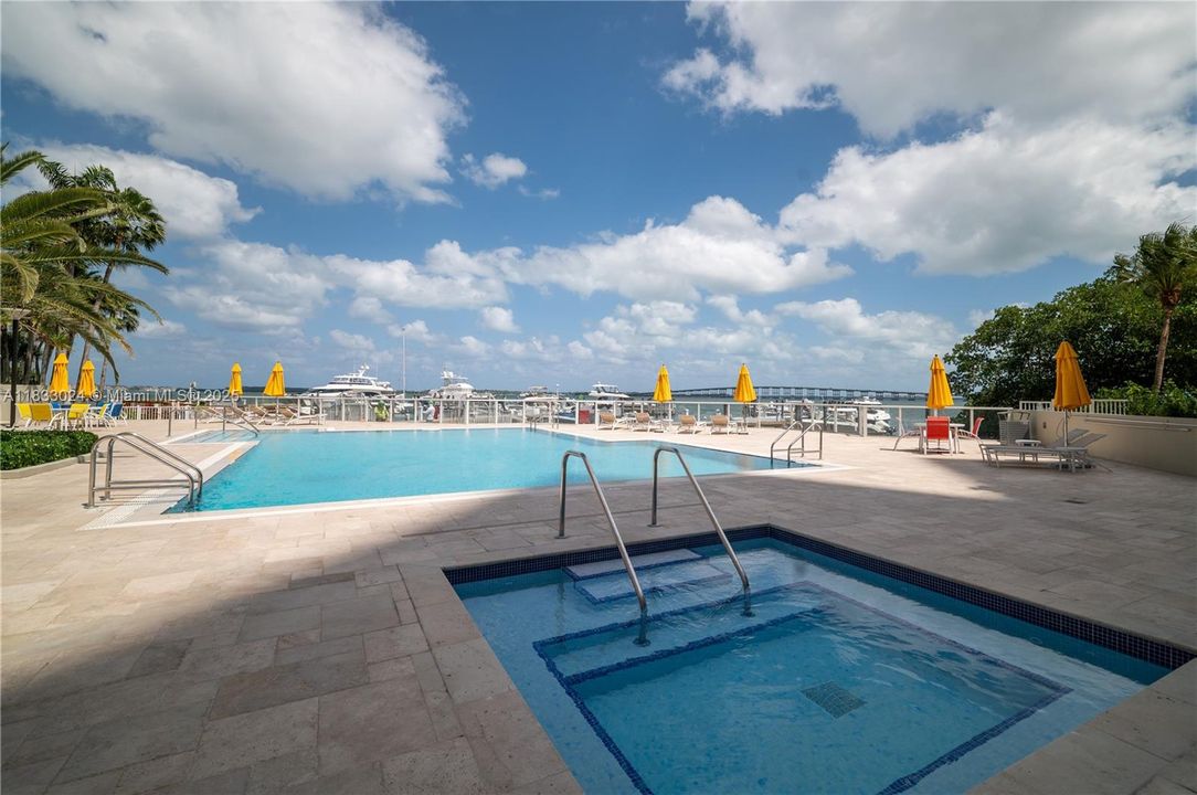 For Sale: $455,000 (0 beds, 1 baths, 717 Square Feet)