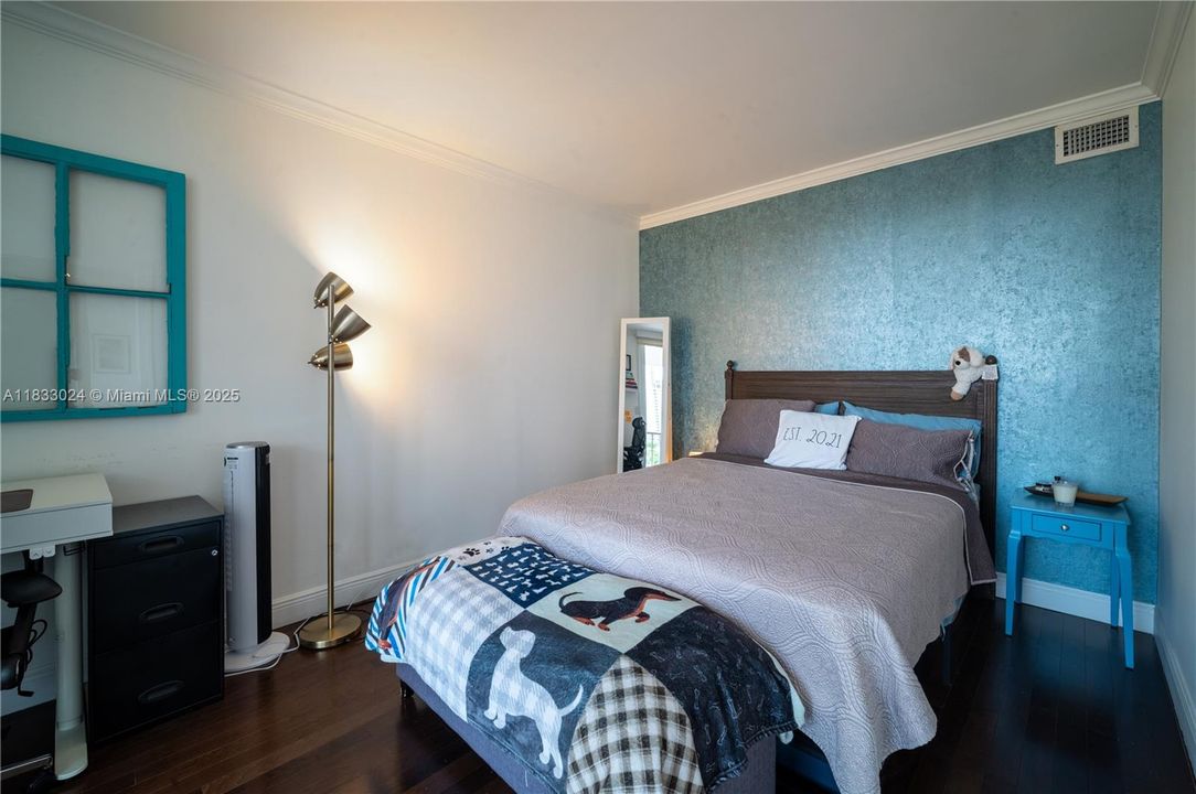 For Sale: $455,000 (0 beds, 1 baths, 717 Square Feet)