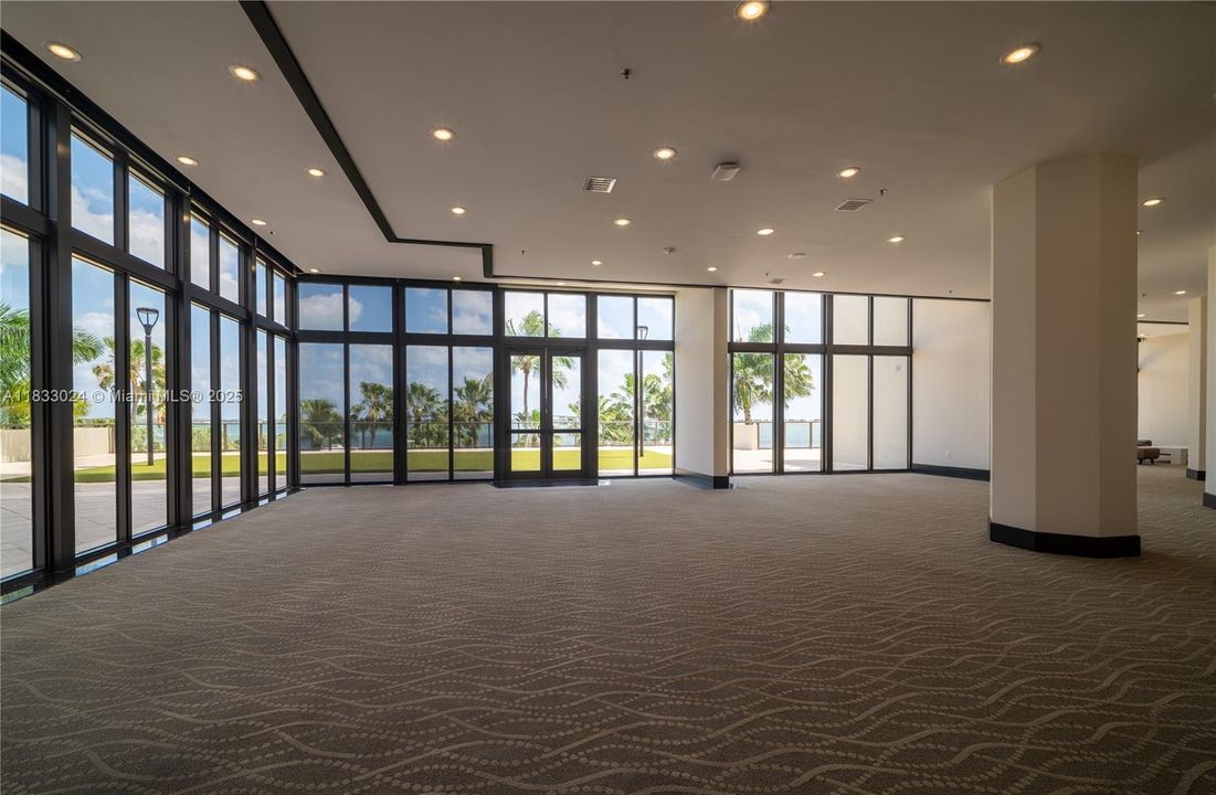 For Sale: $455,000 (0 beds, 1 baths, 717 Square Feet)