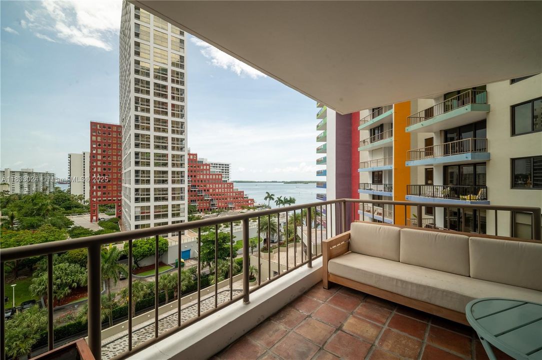 For Sale: $455,000 (0 beds, 1 baths, 717 Square Feet)