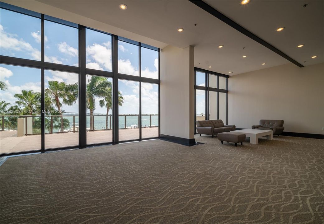 For Sale: $455,000 (0 beds, 1 baths, 717 Square Feet)