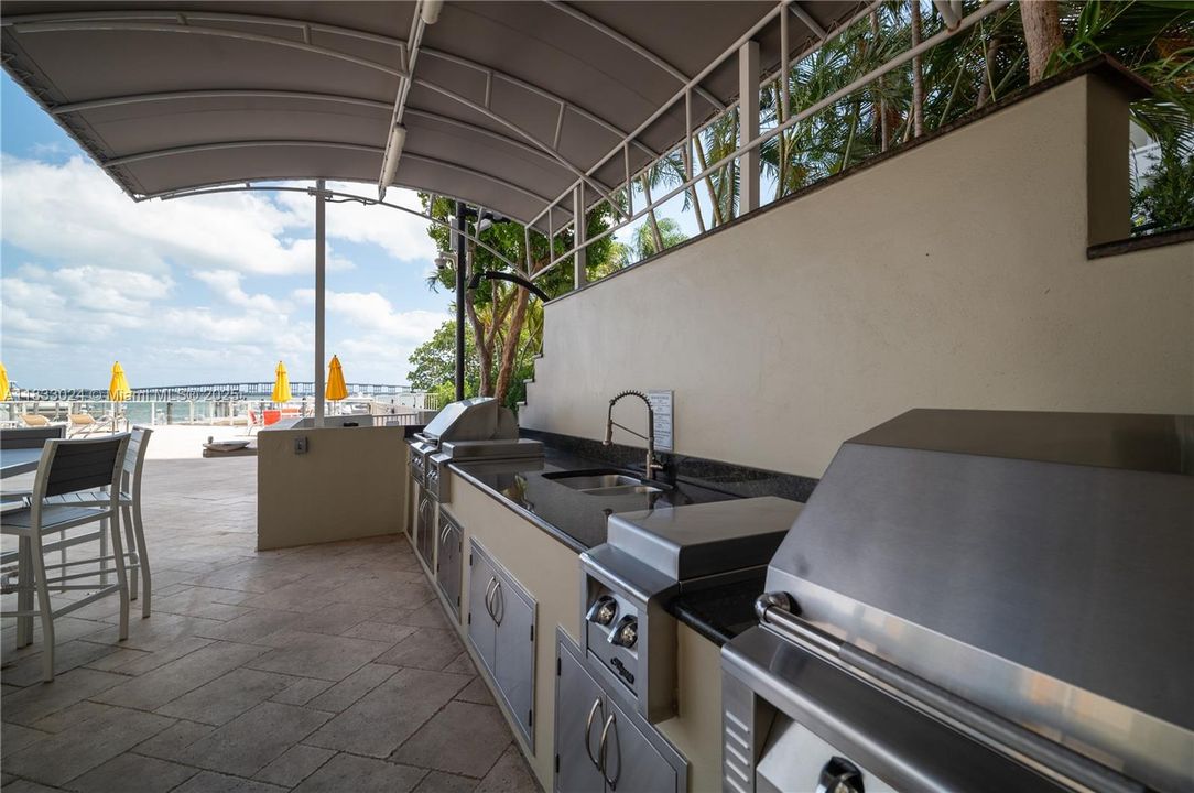 For Sale: $455,000 (0 beds, 1 baths, 717 Square Feet)