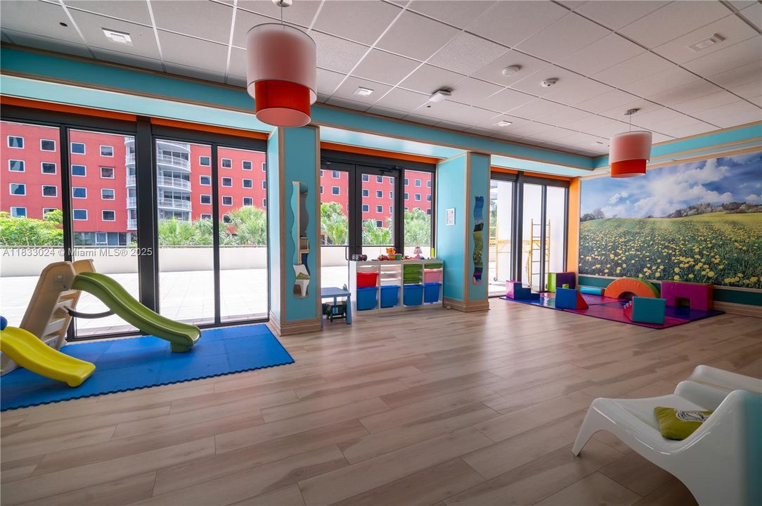 For Sale: $455,000 (0 beds, 1 baths, 717 Square Feet)