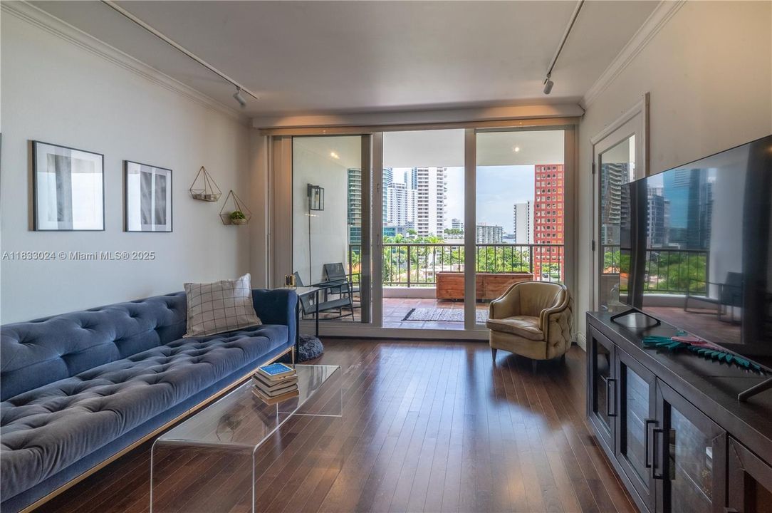 For Sale: $455,000 (0 beds, 1 baths, 717 Square Feet)