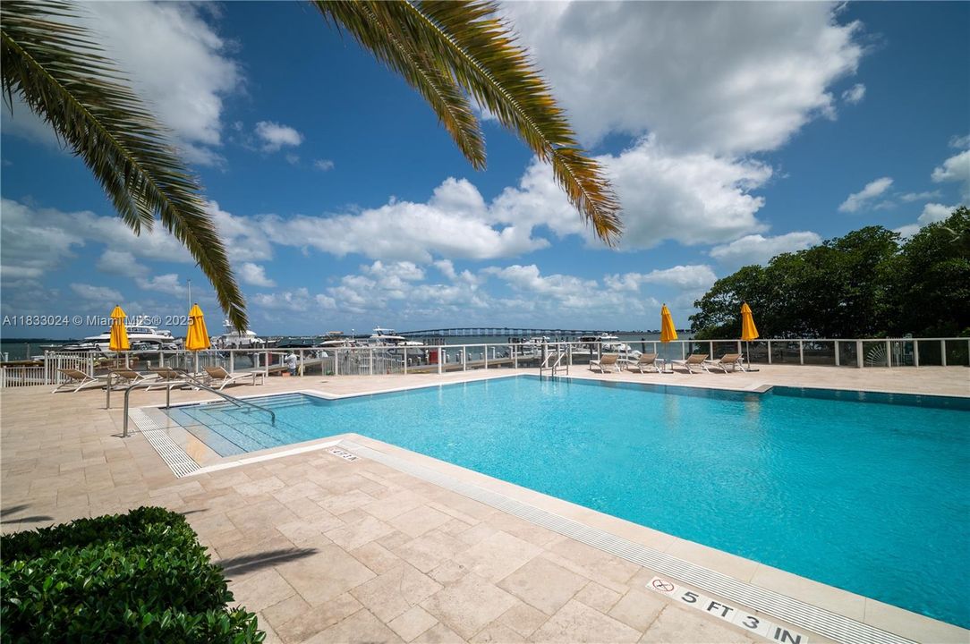 For Sale: $455,000 (0 beds, 1 baths, 717 Square Feet)