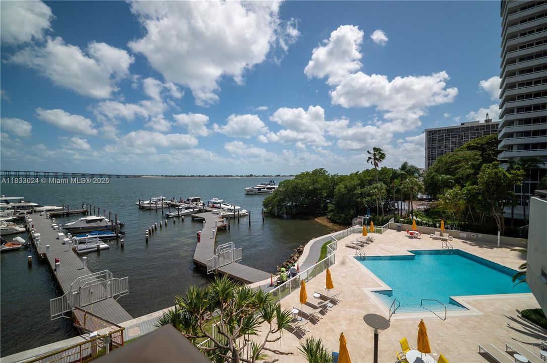 For Sale: $455,000 (0 beds, 1 baths, 717 Square Feet)