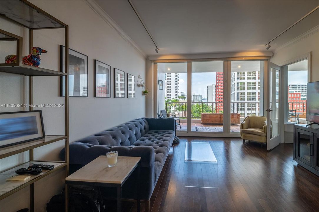 For Sale: $455,000 (0 beds, 1 baths, 717 Square Feet)