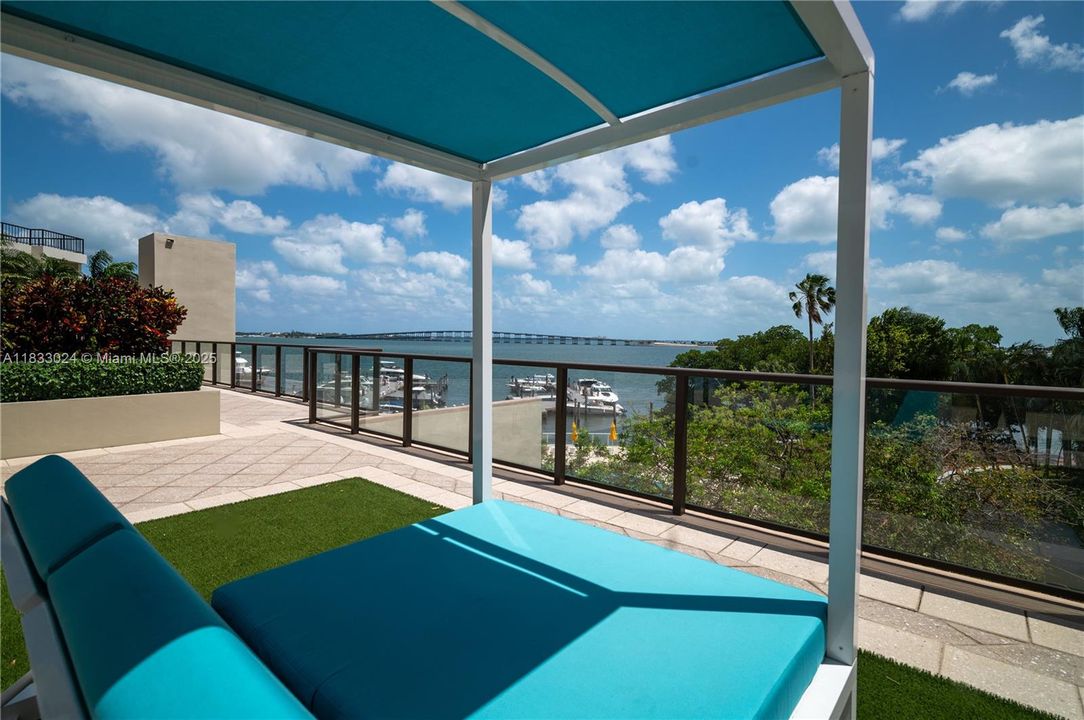 For Sale: $455,000 (0 beds, 1 baths, 717 Square Feet)