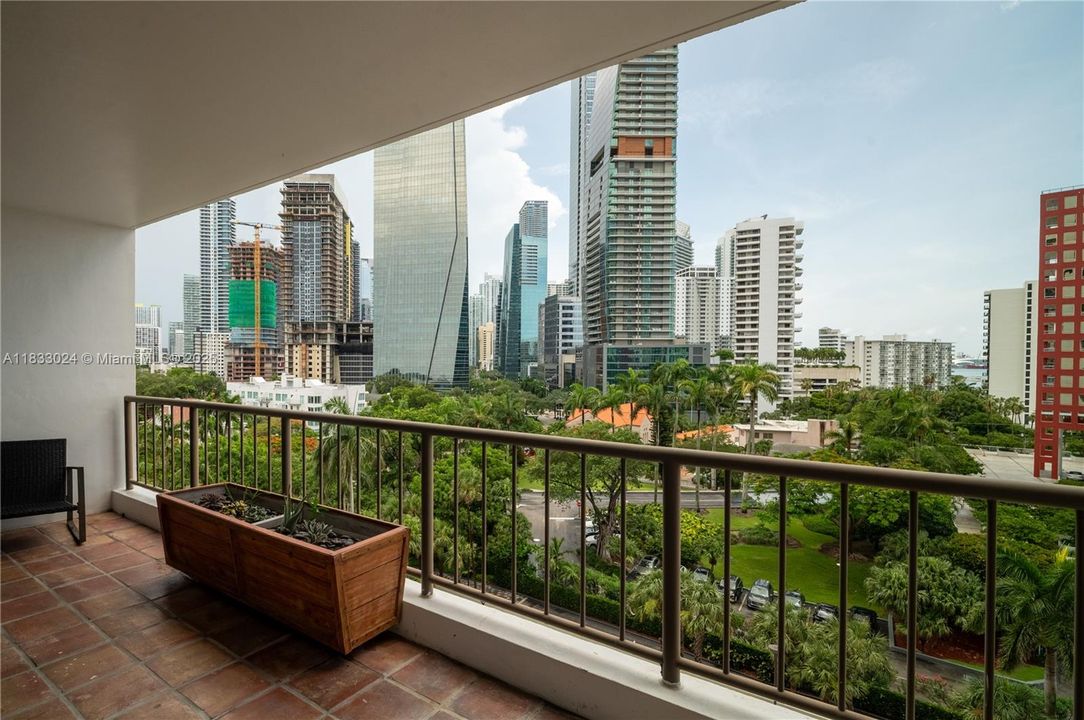 For Sale: $455,000 (0 beds, 1 baths, 717 Square Feet)