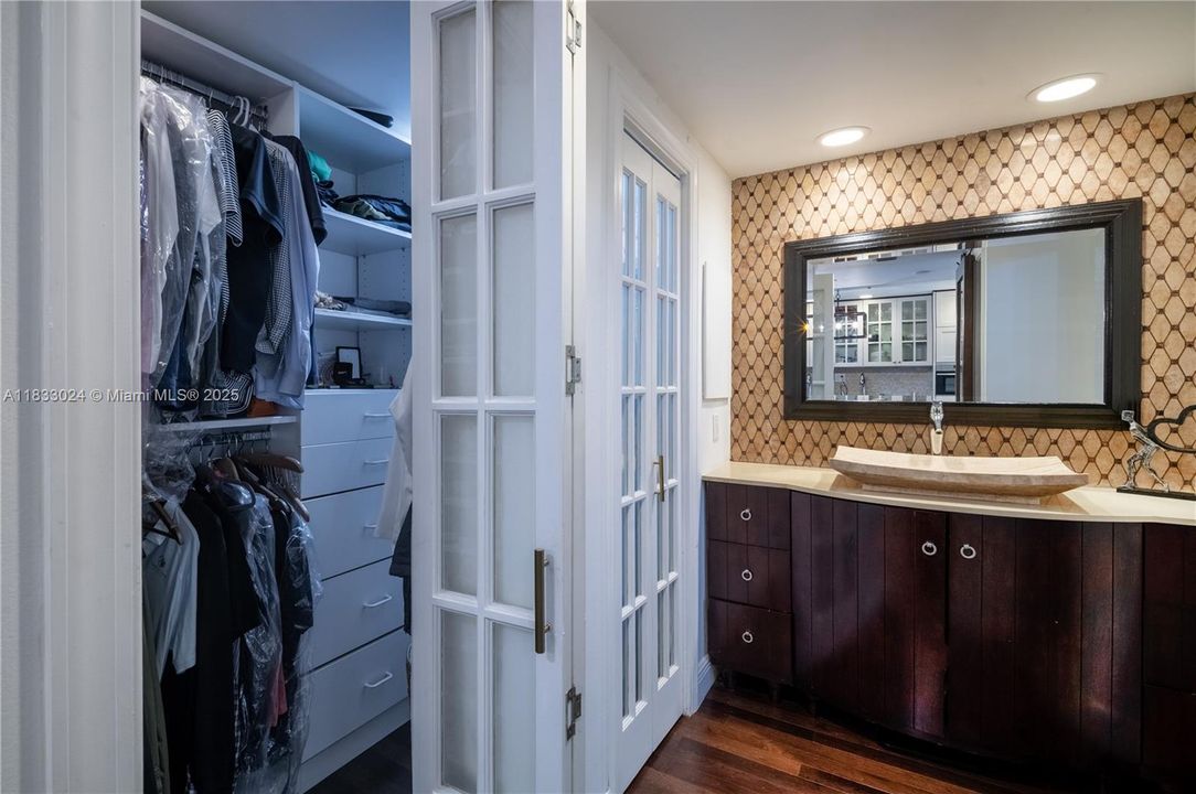 For Sale: $455,000 (0 beds, 1 baths, 717 Square Feet)