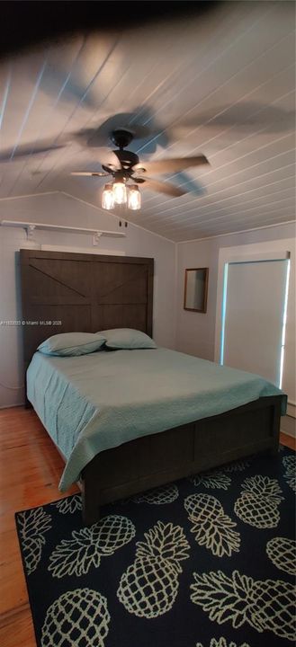 For Rent: $3,300 (3 beds, 1 baths, 1080 Square Feet)