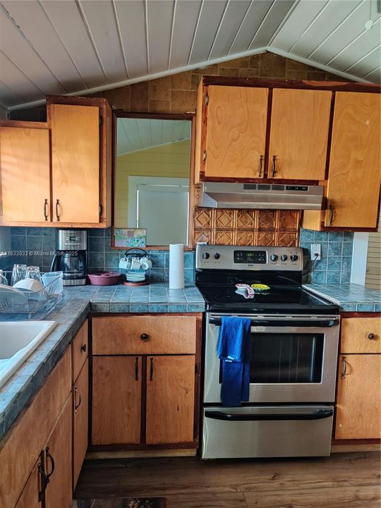 For Rent: $3,300 (3 beds, 1 baths, 1080 Square Feet)