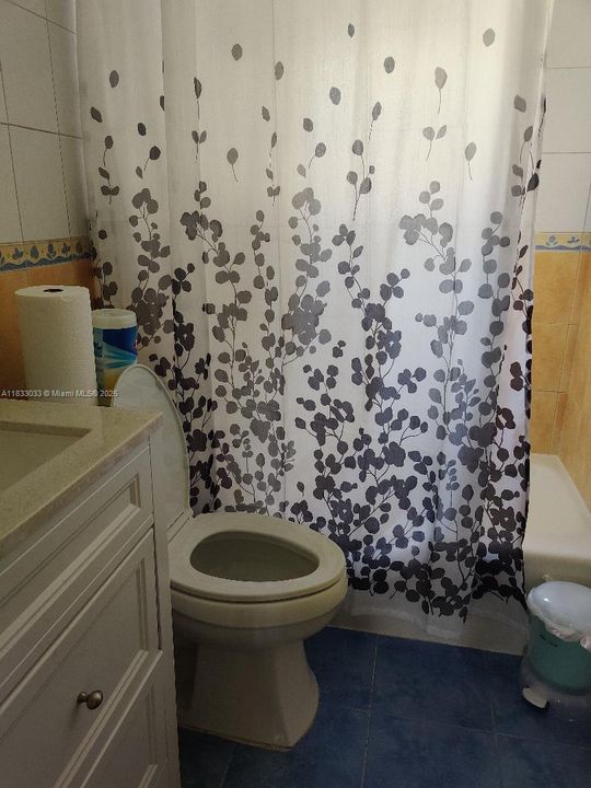 For Rent: $3,300 (3 beds, 1 baths, 1080 Square Feet)