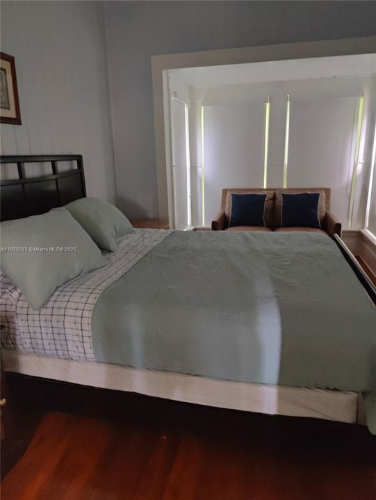 For Rent: $3,300 (3 beds, 1 baths, 1080 Square Feet)