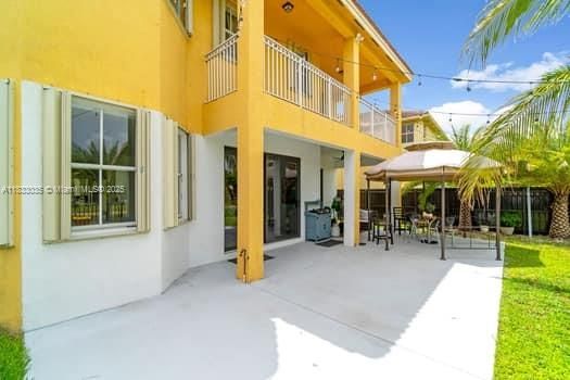 Active With Contract: $885,000 (5 beds, 4 baths, 3202 Square Feet)