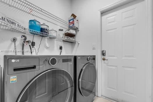 Active With Contract: $885,000 (5 beds, 4 baths, 3202 Square Feet)