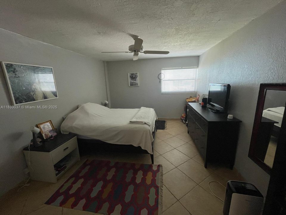 На продажу: $225,000 (1 спален, 1 ванн, 728 Квадратных фут)