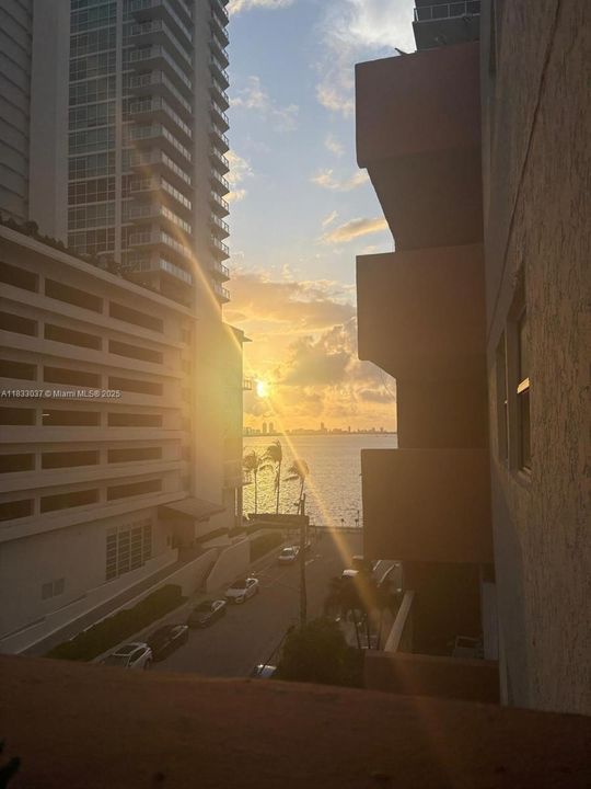 На продажу: $225,000 (1 спален, 1 ванн, 728 Квадратных фут)