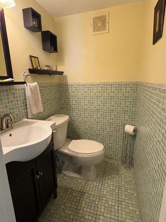 На продажу: $225,000 (1 спален, 1 ванн, 728 Квадратных фут)