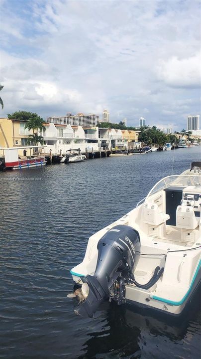 For Sale: $195,000 (1 beds, 1 baths, 828 Square Feet)