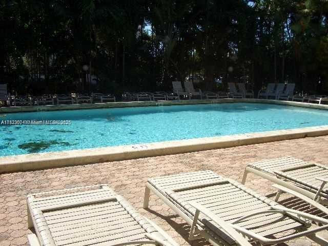 For Sale: $195,000 (1 beds, 1 baths, 828 Square Feet)