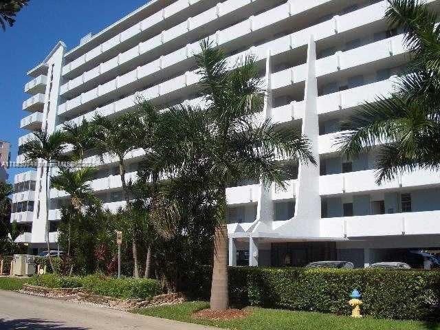 For Sale: $195,000 (1 beds, 1 baths, 828 Square Feet)