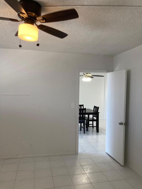 For Sale: $195,000 (1 beds, 1 baths, 828 Square Feet)