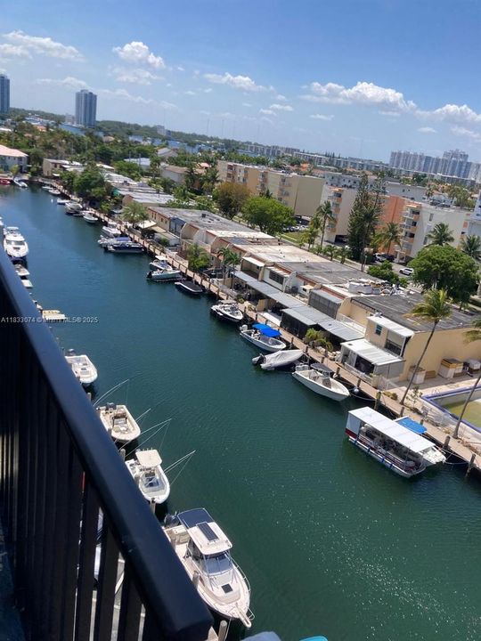 For Sale: $195,000 (1 beds, 1 baths, 828 Square Feet)