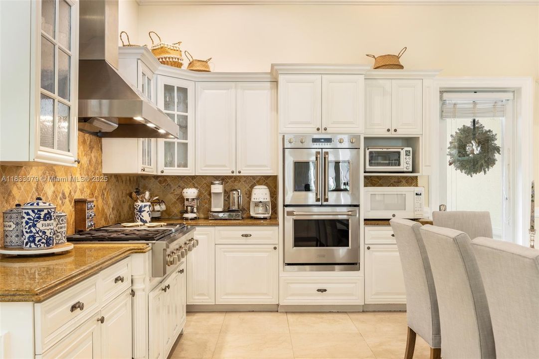 For Sale: $5,499,000 (7 beds, 6 baths, 9792 Square Feet)