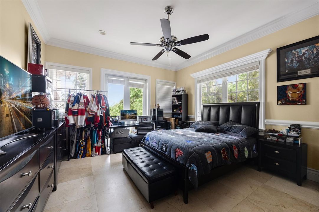 For Sale: $5,499,000 (7 beds, 6 baths, 9792 Square Feet)