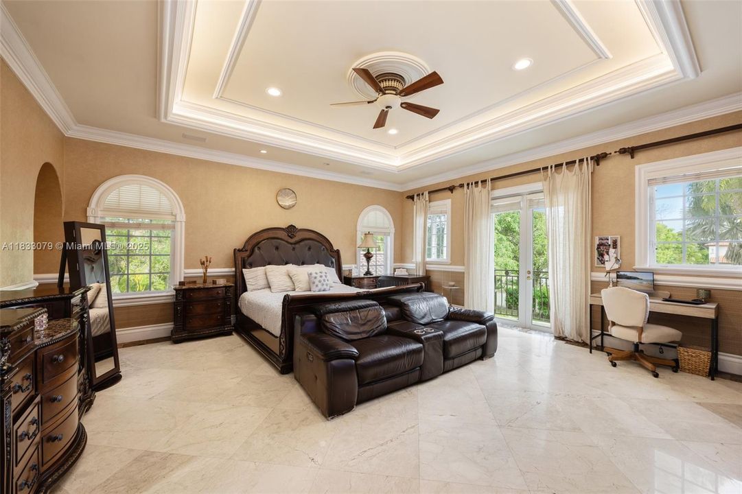 For Sale: $5,499,000 (7 beds, 6 baths, 9792 Square Feet)