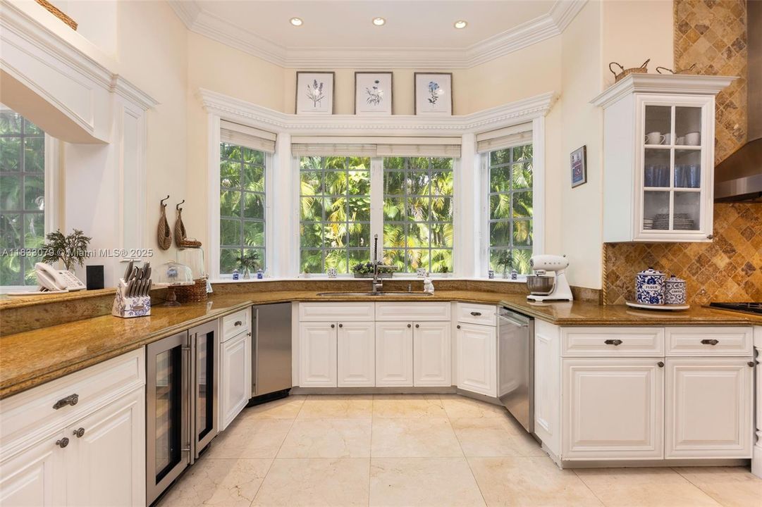 For Sale: $5,499,000 (7 beds, 6 baths, 9792 Square Feet)