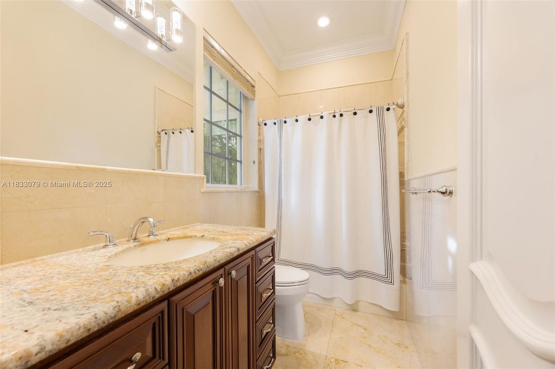 For Sale: $5,499,000 (7 beds, 6 baths, 9792 Square Feet)