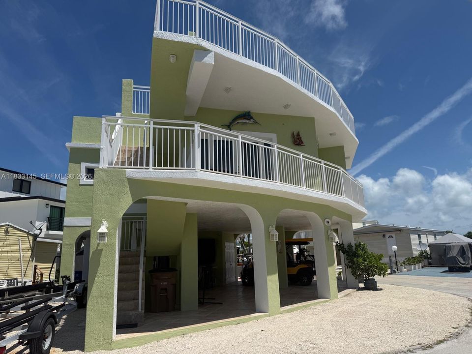 For Sale: $869,000 (3 beds, 2 baths, 1160 Square Feet)