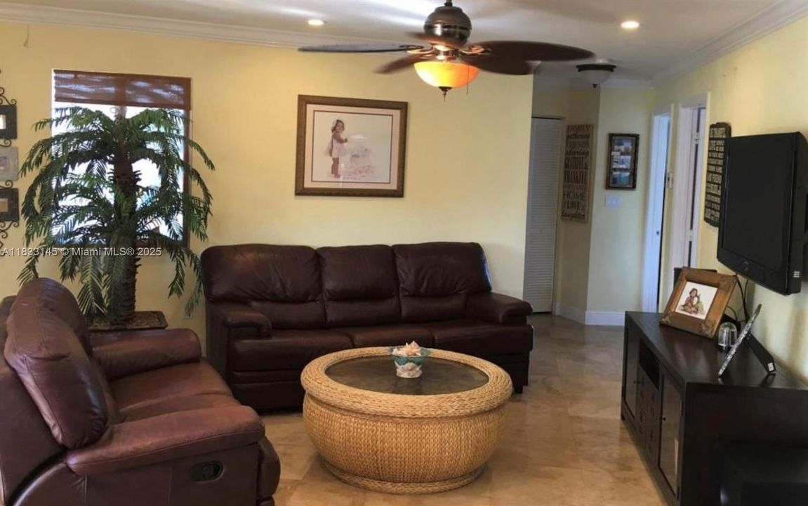 For Sale: $920,000 (3 beds, 2 baths, 1160 Square Feet)