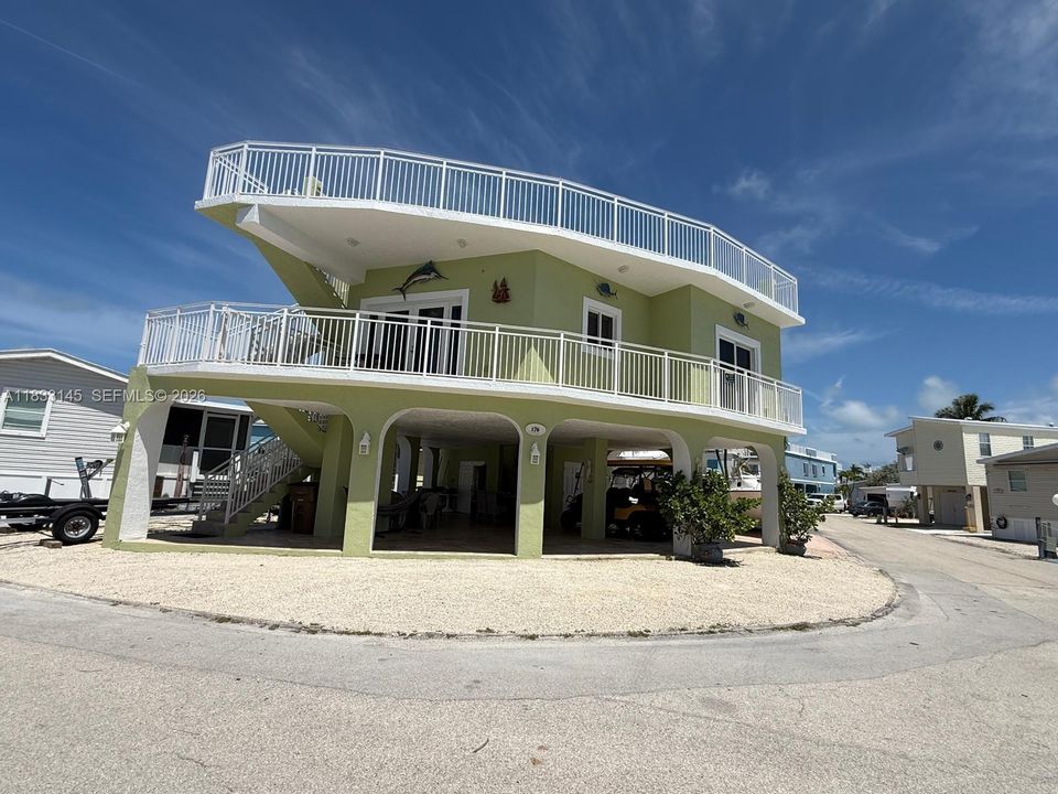 For Sale: $869,000 (3 beds, 2 baths, 1160 Square Feet)