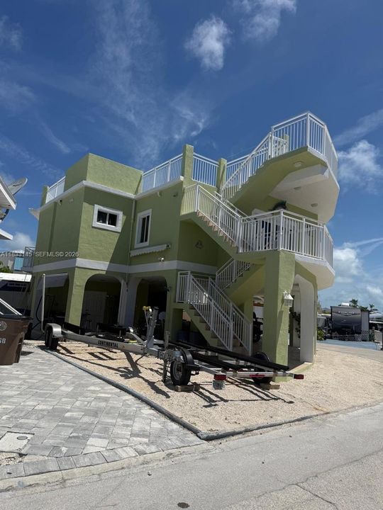 For Sale: $869,000 (3 beds, 2 baths, 1160 Square Feet)