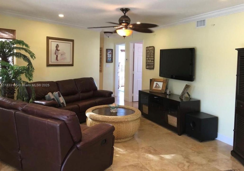 For Sale: $920,000 (3 beds, 2 baths, 1160 Square Feet)