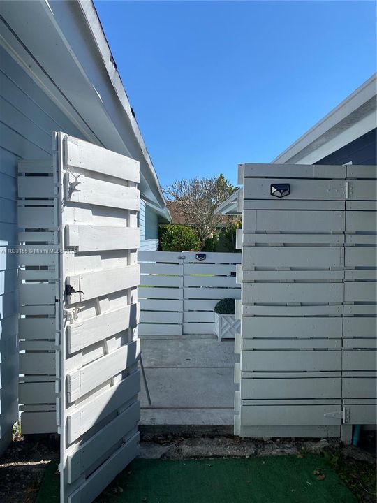 Active With Contract: $620,000 (3 beds, 3 baths, 1610 Square Feet)