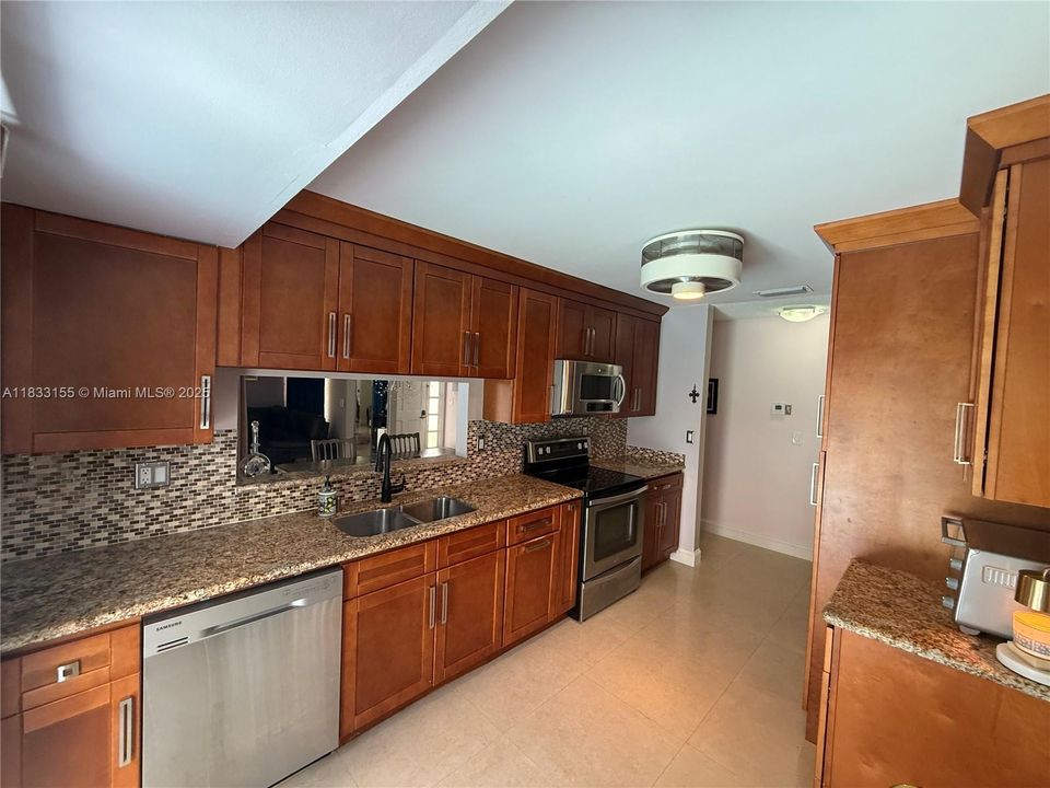 Active With Contract: $620,000 (3 beds, 3 baths, 1610 Square Feet)