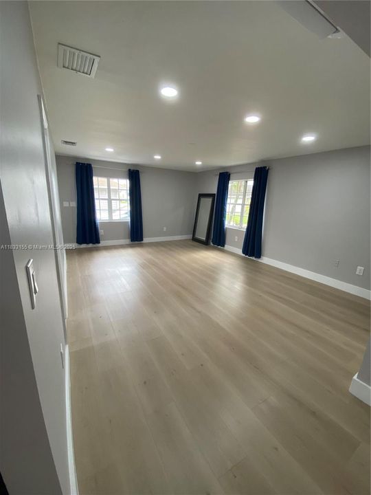 Active With Contract: $620,000 (3 beds, 3 baths, 1610 Square Feet)