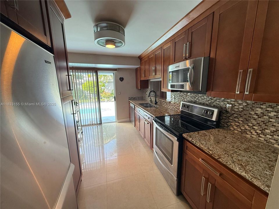 Active With Contract: $620,000 (3 beds, 3 baths, 1610 Square Feet)