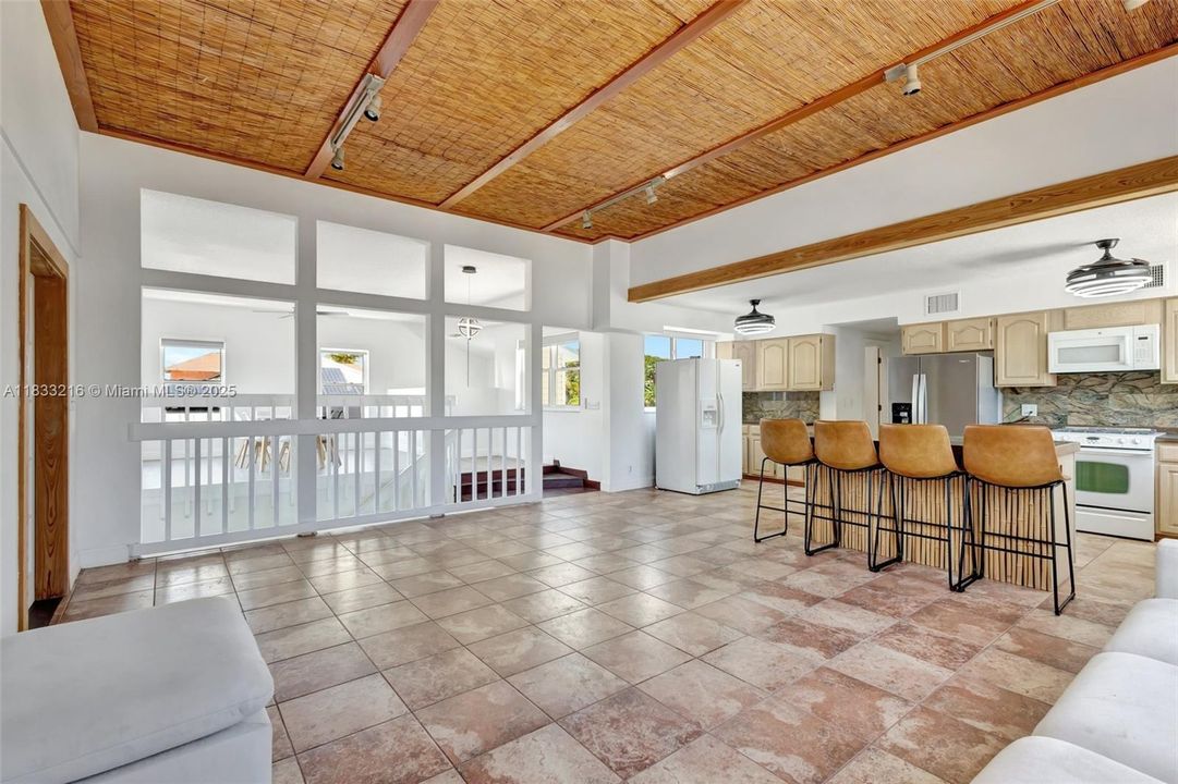 For Sale: $950,000 (3 beds, 2 baths, 2572 Square Feet)