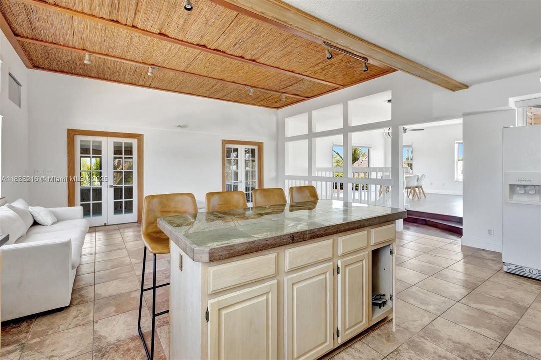 For Sale: $950,000 (3 beds, 2 baths, 2572 Square Feet)