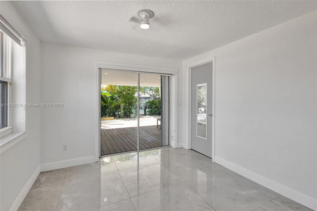 For Sale: $950,000 (3 beds, 2 baths, 2572 Square Feet)