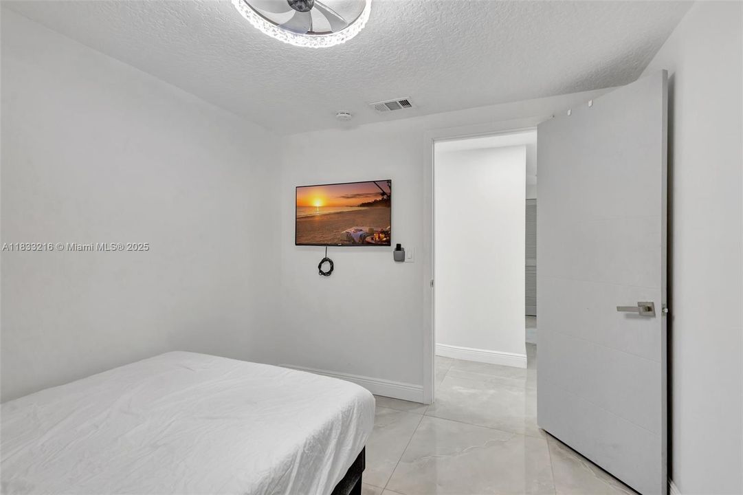 For Sale: $950,000 (3 beds, 2 baths, 2572 Square Feet)