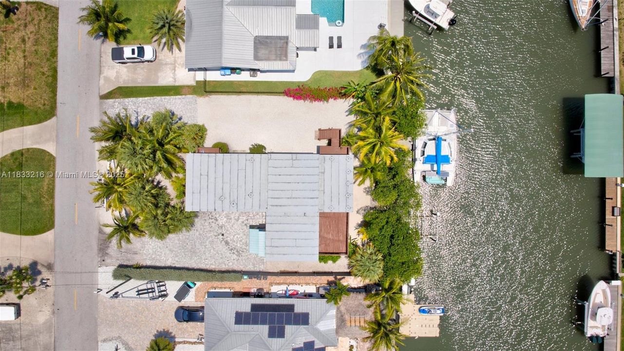 For Sale: $950,000 (3 beds, 2 baths, 2572 Square Feet)