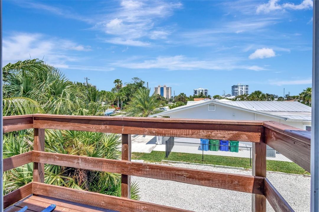 For Sale: $950,000 (3 beds, 2 baths, 2572 Square Feet)